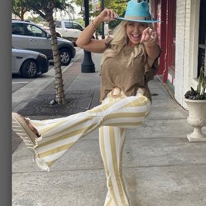 Yellow stripped bellow bottom jeans ✌️